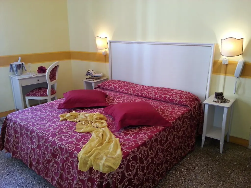 ***  Ih Hotels Venezia Salute Palace (Adults Only) Italia
