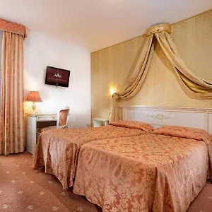 Otel Ambassador Tre Rose