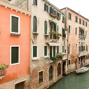 Apartment Dreaming, Venice