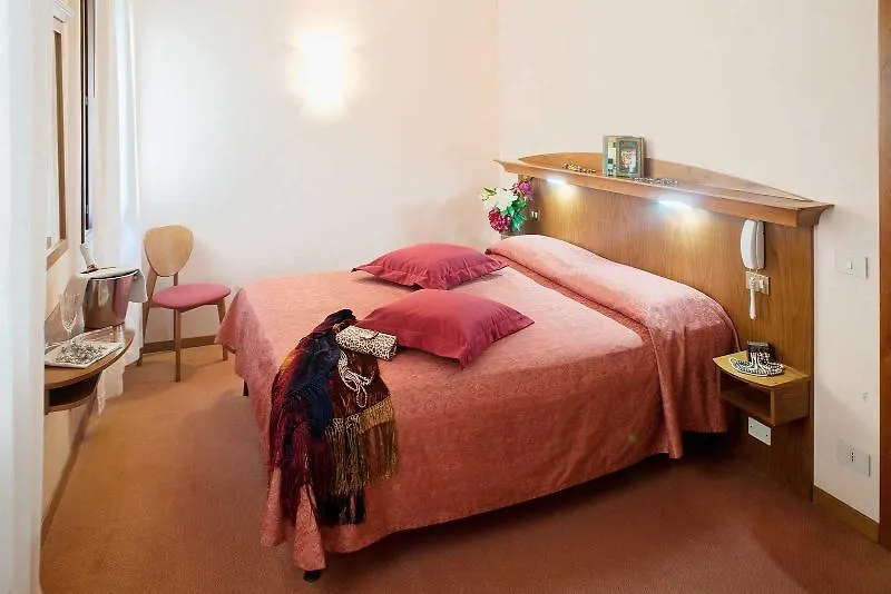 Ih Hotels Venezia Salute Palace (Adults Only) 3*, Venedik İtalya